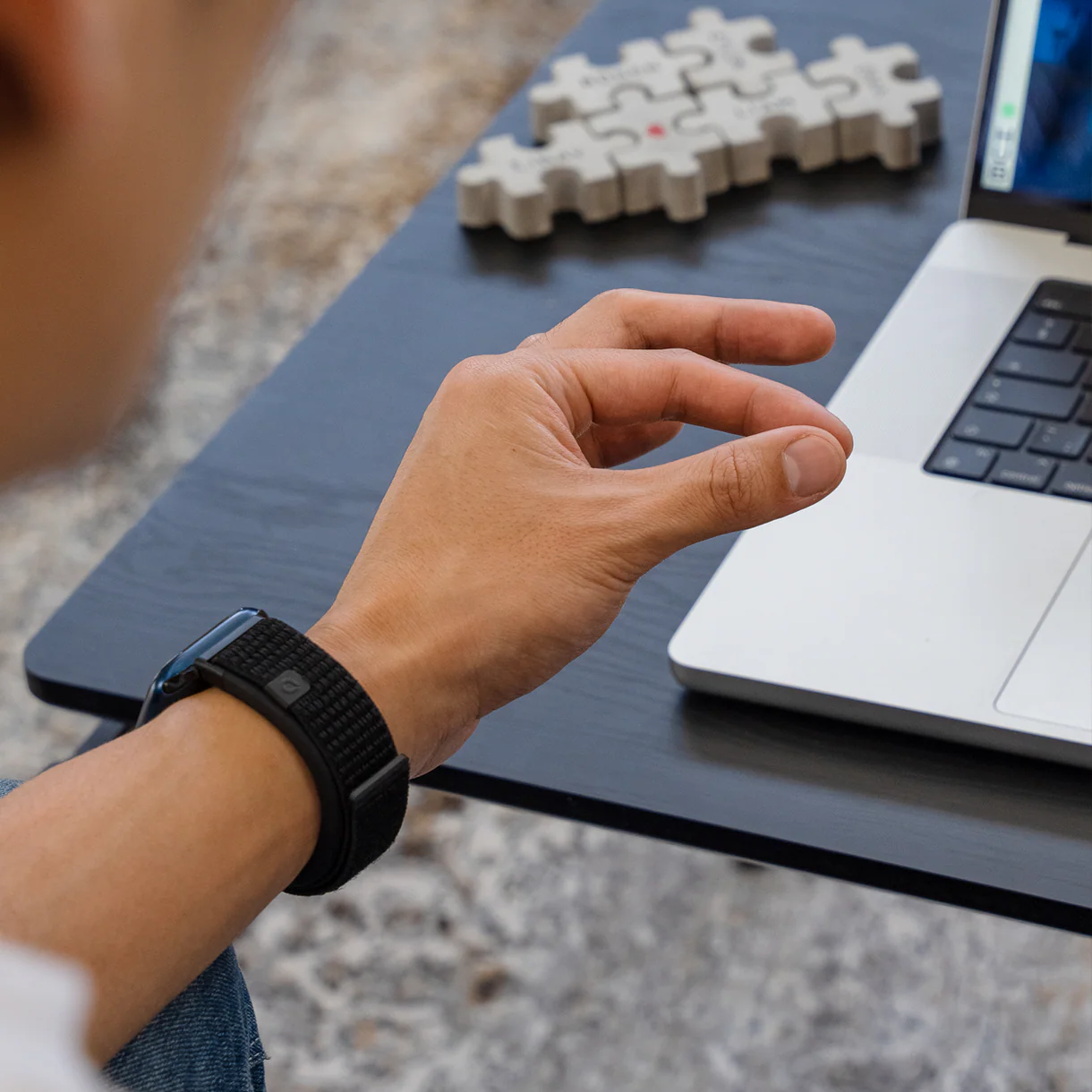 Wearable Devices Patents AI-Powered Voice & Gesture Tech